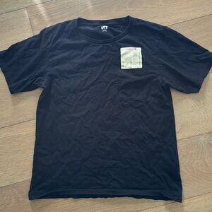Uniqlo women black Medium T shirt Hawaiian airline ticket